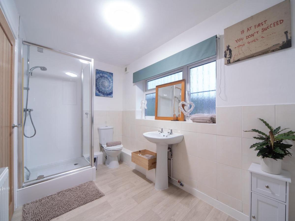 Castle View - Flat In Mumbles - Free Parking Lejlighed Oystermouth Eksteriør billede